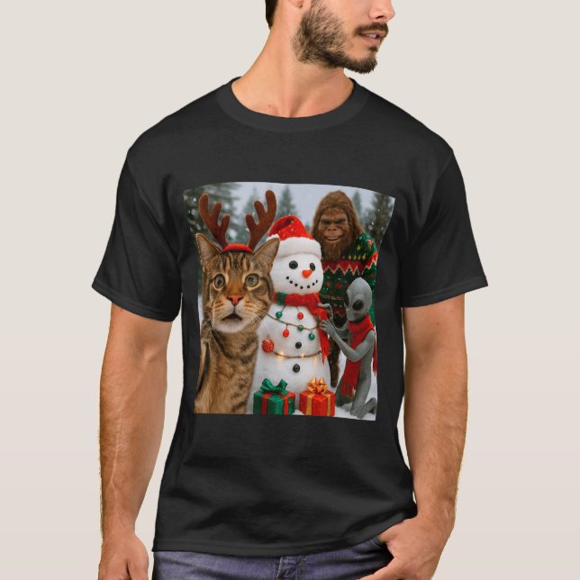 Funny Christmas Cat Selfie With Bigfoot Alien &amp T-Shirt (Vorderseite)