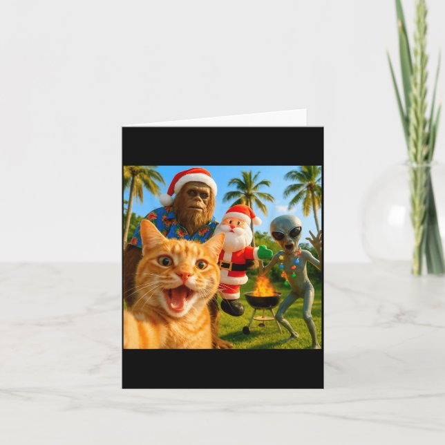 Funny Christmas Cat Selfie With Bigfoot &amp; Alie Karte (Vorderseite)
