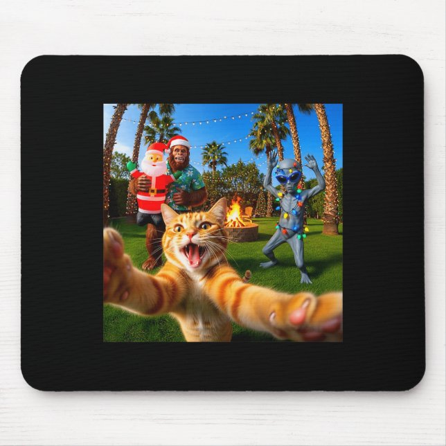 Funny Christmas Cat Selfie With Bigfoot &amp; Alie Mousepad (Vorne)