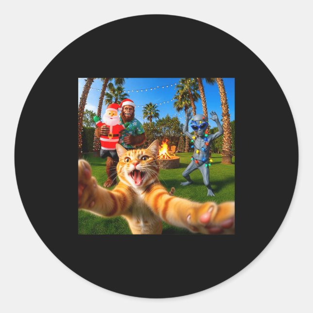Funny Christmas Cat Selfie With Bigfoot &amp; Alie Runder Aufkleber (Vorderseite)