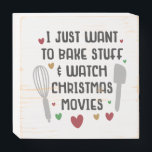 Funny Christmas Deco Backen Holzkisten Schild<br><div class="desc">Feiern Sie den Urlaub mit diesem niedlichen Backen und Weihnachtsfilme Holzkastenschild.</div>