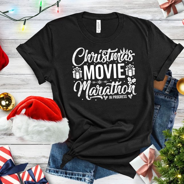 Funny Christmas Film Marathon im Gange T-Shirt (Von Creator hochgeladen)