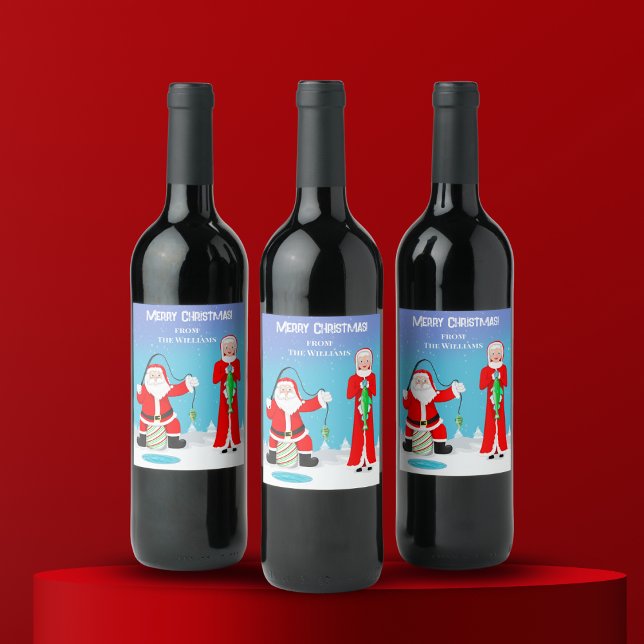Funny Christmas Frau Claus beats Santa beim Angeln Weinetikett (Fishing-themed wine label: Spreading laughter and joy to all this Christmas!)