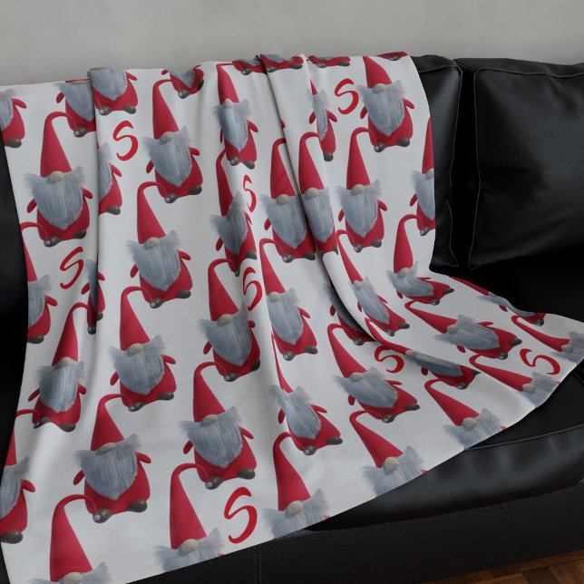 Funny Christmas Gnome Muster Fleece Blanket (A cute Christmas gnome pattern with space for your initial. Perfect for festive snuggles)