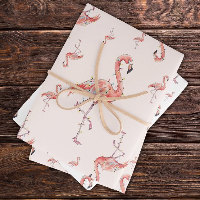 Funny Christmas Holiday Flamingo Lights White Pink Geschenkpapier Set (Von Creator hochgeladen)