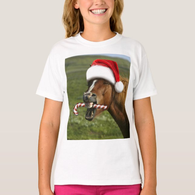 Funny Christmas horse with Santa hat smiling T-Shirt (Vorderseite)