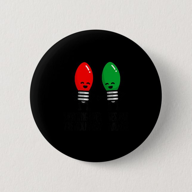 Funny Christmas Lights Pun Working Over Holidays_  Button (Vorderseite)