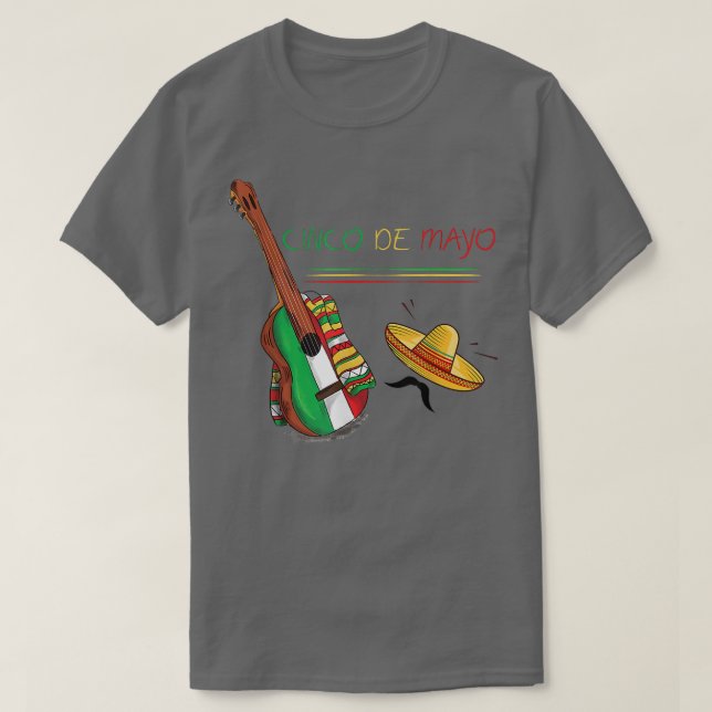 Funny Cinco de Mayo Meican Poncho Play Guitar  T-Shirt (Design vorne)
