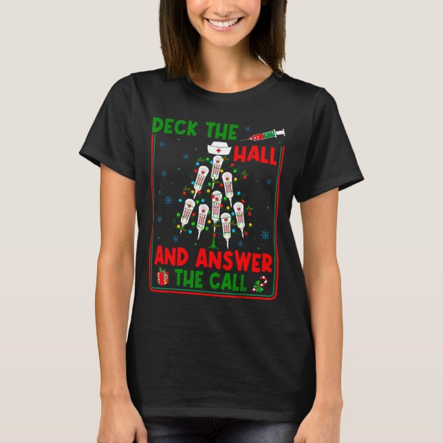 Funny Cna Deck The Halls Answer The Calls Nurse Ch T-Shirt (Vorderseite)