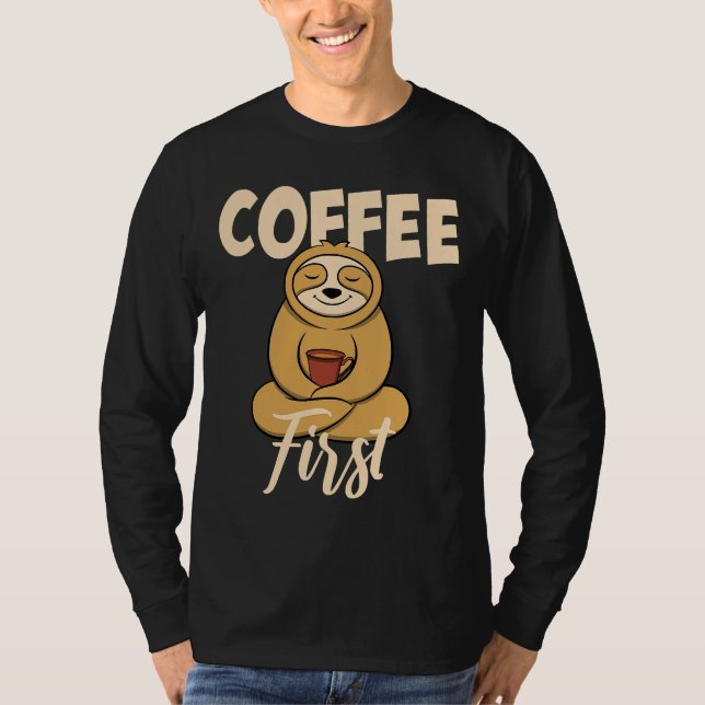 Funny Coffee First Sprichwort Slots mit T-Shirt (Vorderseite)