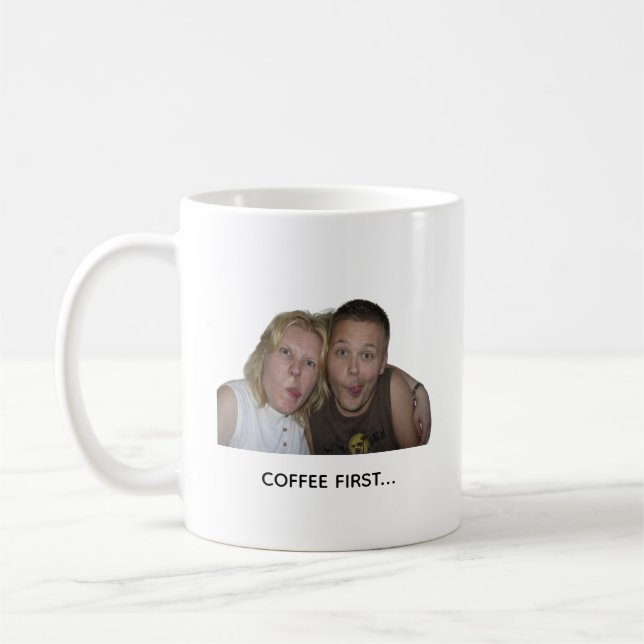 Funny Coffee Meme Mug – Coffee First. Chaos Later Kaffeetasse (Links)
