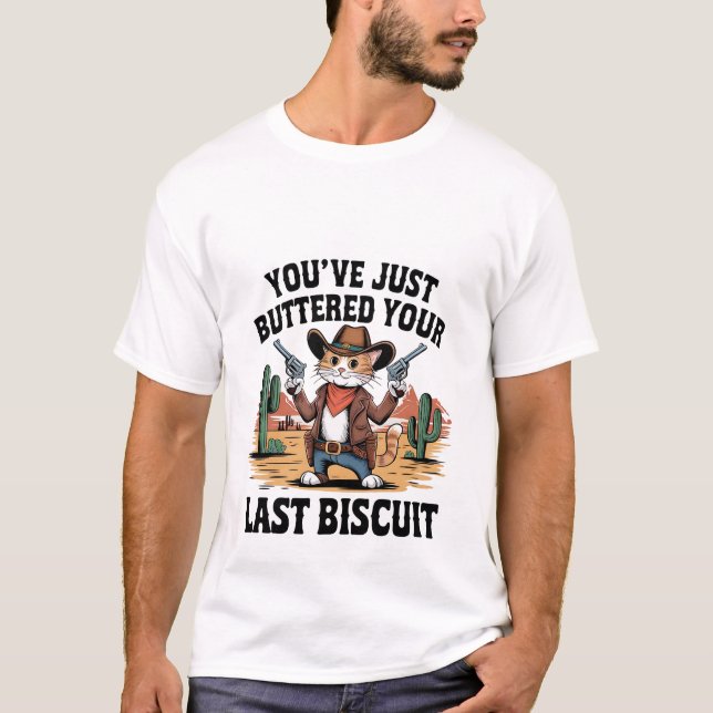 Funny Cowboy Cat "Buttered Your Last Biscuit" ✨🤠 T-Shirt (Vorderseite)