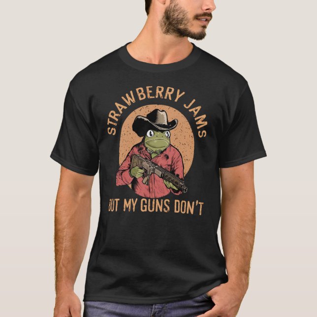 Funny Cowboy Frog Meme Strawberry Jams But My Guns T-Shirt (Vorderseite)
