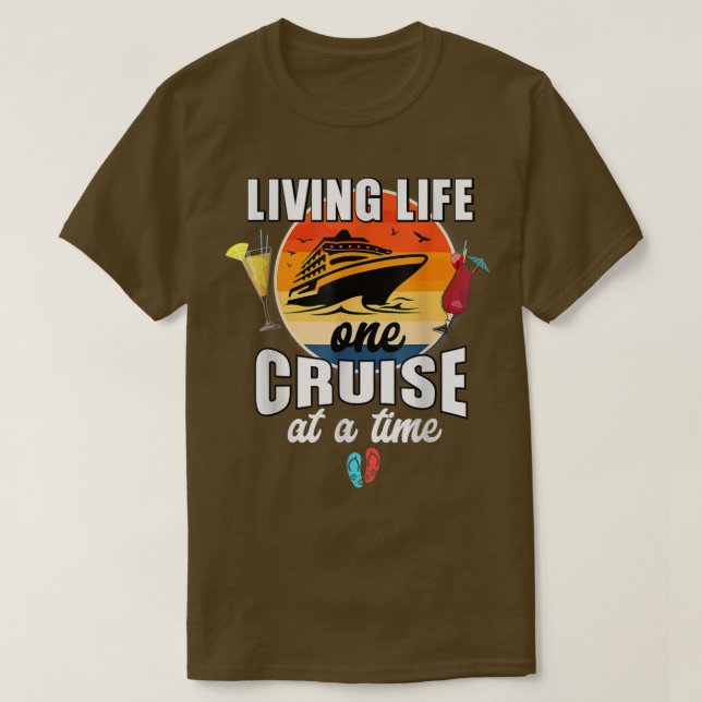 Funny Cruising Living Life One Cruise at a Time T-Shirt (Design vorne)
