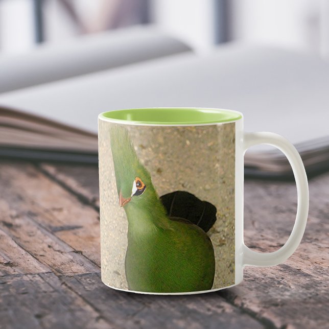 Funny Curry Guinea Turaco Green Bird Zweifarbige Tasse (Funny Curious Guinea Turaco 11 oz Coffee Mug Cover Photo.)