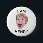 Funny Custom Face Button Birthday Party Matching<br><div class="desc">Funny Custom Face , Ersetzen Sie das Gesicht dieses Babys mit Ihrem Lieblings-Foto (stellen Sie sicher, so viel ins Gesicht wie möglich zu schneiden und verwenden Sie eine App, um den Hintergrund zu entfernen) und personalisieren Sie dieses lustige Gesicht mit Ihrem Kind, Ehemann oder Freund darauf! Auch eine lustige und...</div>