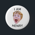 Funny Custom Face Button Birthday Party Matching<br><div class="desc">Funny Custom Face , Ersetzen Sie das Gesicht dieses Babys mit Ihrem Lieblings-Foto (stellen Sie sicher, so viel ins Gesicht wie möglich zu schneiden und verwenden Sie eine App, um den Hintergrund zu entfernen) und personalisieren Sie dieses lustige Gesicht mit Ihrem Kind, Ehemann oder Freund darauf! Auch eine lustige und...</div>