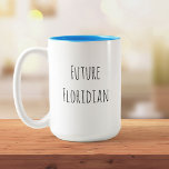 Funny Custom Future Floridian Beach Moderner Chic Zweifarbige Tasse<br><div class="desc">Minimalistisch chic,  diese niedliche Kaffee-Tasse liest ' Future Floridian ' in handgeschriebenen Skripten,  kann aber an jedem anderen Ort der Eimerliste personalisiert werden. Machen Sie es sich mit Ihrem Traumziel. Ideal für einen Strandurlauber :)</div>