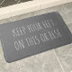 Funny Custom Quote Chalkboard Grau groß Badematte (Keep your feet on this bath mat or else there WILL be trouble!)