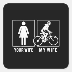 FUNNY CYCLING - IHRE EHEFRAU - MEINE EHEFRAU CYCLI QUADRATISCHER AUFKLEBER