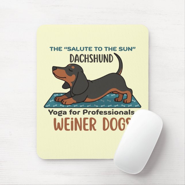 Funny dachshund doing the sun salutation (yoga) mousepad (Mit Mouse)