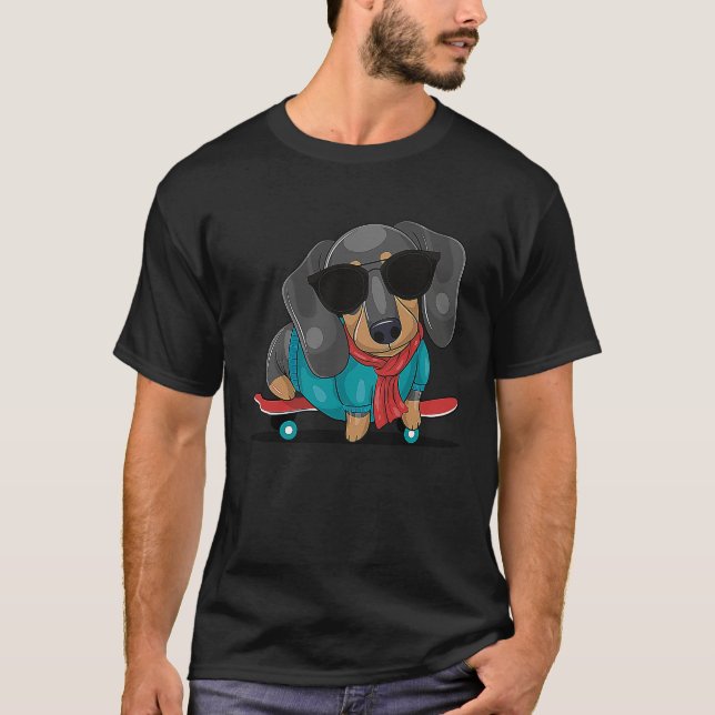 Funny Dachshund On Skateboard Sunglasses Cute Dog  T-Shirt (Vorderseite)