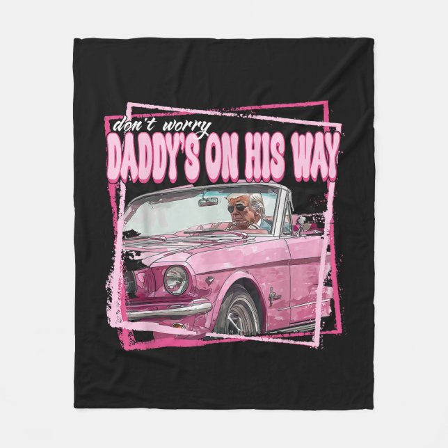 Funny Daddys Zuhause Trump Pink 2024 Nimm America  Fleecedecke (Vorderseite)