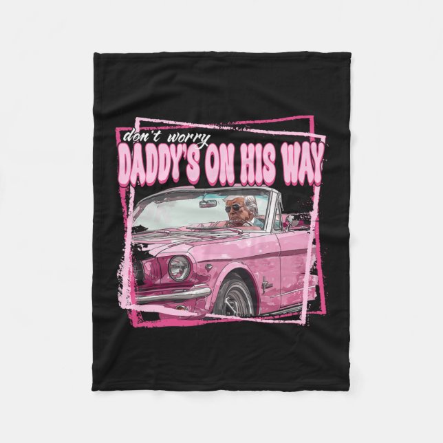 Funny Daddys Zuhause Trump Pink 2024 Nimm America  Fleecedecke (Vorderseite)