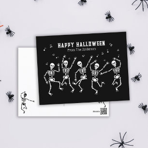 Funny Dancing Skeletts Halloween Schwarz-Weiß Feiertagspostkarte