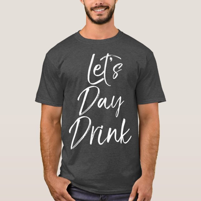 Funny Day Drinks Zitat Party Wochenende Geschenke  T-Shirt (Vorderseite)