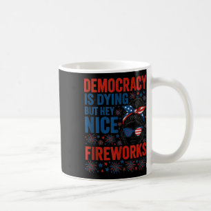 Funny Democracy stirbt aber Hey, Nice Fireworks 4t Kaffeetasse