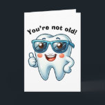 Funny Dentist Birthday Karte<br><div class="desc">Die lustige Geburtstagskarte eines Zahnarztes mit einem lustigen Zahn mit Sonnenbrille und dem Vorhängeschild. Die Insider-Kartennachricht hat einen lustigen Zahnpuffer,  kann aber bearbeitet werden,  wenn sie von Ihnen gewollt wird. Das würde eine lustige Geburtstagskarte für den Zahnarzt,  Zahnarzthygieniker usw. in Ihrem Leben machen.</div>