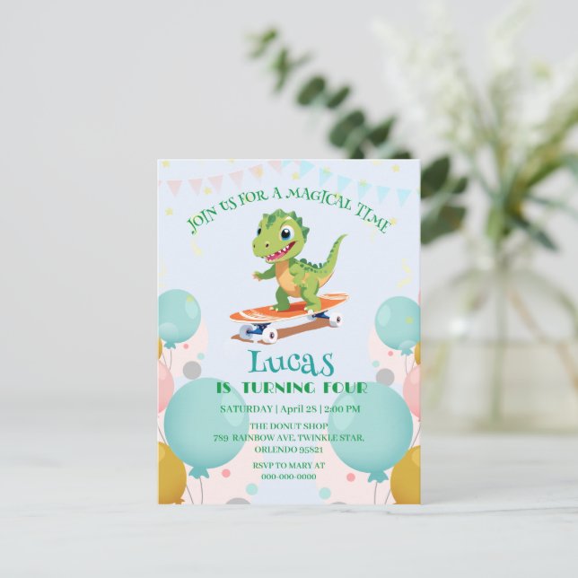 Funny Dinosaurier Skateboard Geburtstagsparty Jung Einladungspostkarte (Stehend Vorderseite)