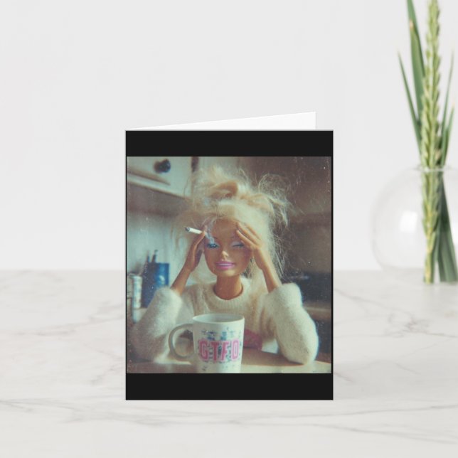 Funny Disgusting Doll Face Meme Smoking Sad Sarcas Karte (Vorderseite)