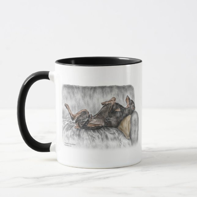 Funny Doberman on Sofa Tasse (Links)