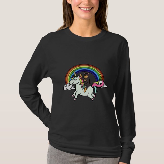 Funny Doberman Riding Unicorn T-Shirt (Vorderseite)