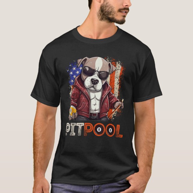 Funny Dog Playing Pool Billiard American Flag Desi T-Shirt (Vorderseite)