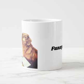 Funny dog saß vor dem Magazin Jumbo-Tasse