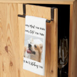 Funny Dog Sprichwort Foto Handtuch<br><div class="desc">Fügen Sie ein Foto Ihres Hundes zu diesem lustigen, neuartigen Küchentuch mit dem Sprichwort JEDES MAL, DAS SIE MACHEN, JEDE WEBSITE, DIE SIE NEHMEN, ICH WERDE DICH WAHL. Ändern Sie die Farbe des Textes und/oder die Hintergrundfarbe, wie in EDIT gewünscht, um sie mit den Farben der Küchendekoration abzustimmen. Das Design...</div>