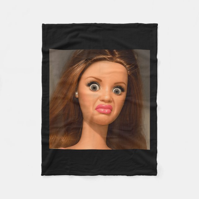 Funny Doll Face Meme Disgusting  Fleecedecke (Vorderseite)