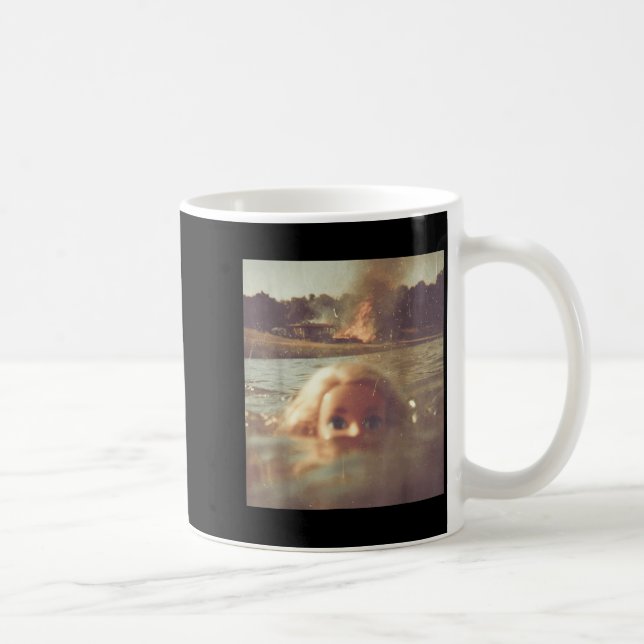 Funny Doll Face Swimming Meme  Kaffeetasse (Rechts)