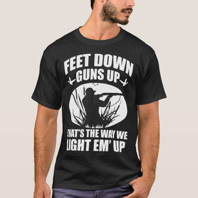 Funny Duck Junting Feet Down Guns Up Jäger Gift T-Shirt (Vorderseite)