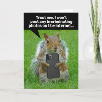 Funny Eichhörnchen mit Handy, das Fotos macht