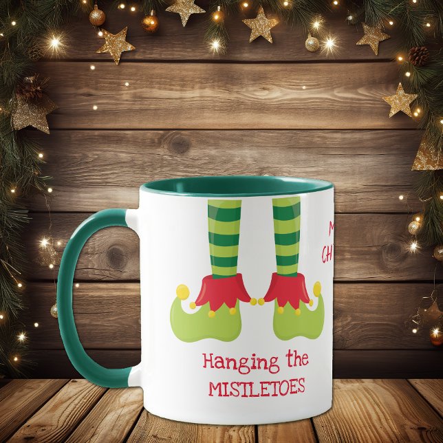 Funny Elf Hanging Mistletos Weihnachten Tasse (Von Creator hochgeladen)