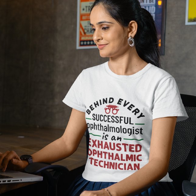 Funny Exhauted Ophthalmic Techniker T-Shirt (Von Creator hochgeladen)