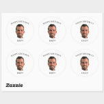 Funny Face Happy Birthday Drink Foto Runder Aufkleber<br><div class="desc">Funny Face Happy Geburtstag Drink Getränke Foto Sticker. Passen Sie mit jemandem Gesicht und Namen,  um ein Party wirklich einzigartig zu machen. Diese Aufkleber sind in verschiedenen Größen erhältlich. Der 3 Zoll ist ideal,  um auf Weiße Schnürsenkel oder andere Getränke zu passen.</div>
