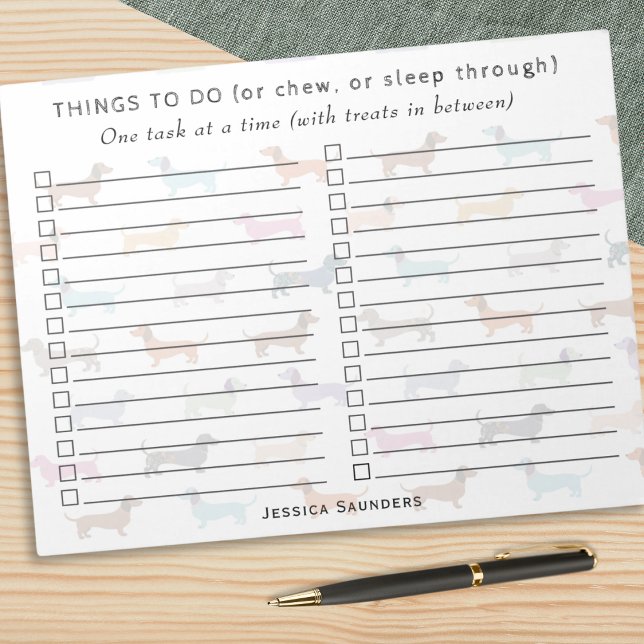Funny farbenfrohe Dackel Wurst Hunde Dinge zu tun Notizblock (A notepad with faded colorful sausage dogs background, custom name, and 'Things to Do' layout)