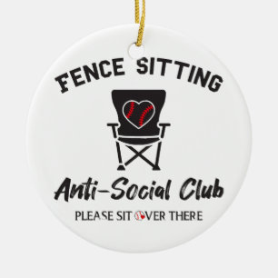 Funny Fence sitzt Anti Social Club Baseball Soft Keramik Ornament
