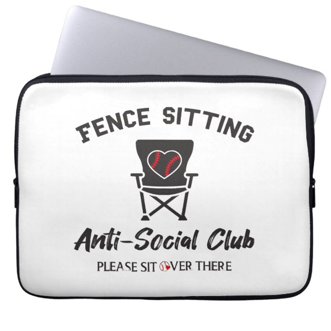 Funny Fence sitzt Anti Social Club Baseball Soft Laptopschutzhülle (Vorderseite)