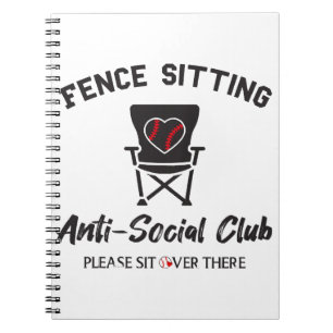 Funny Fence sitzt Anti Social Club Baseball Soft Notizblock